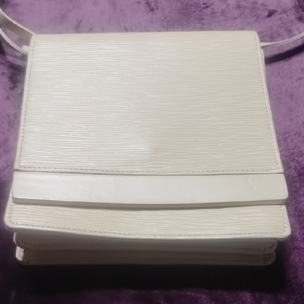 Louis Vuitton Yellow and White Crossbody Bag with Elegant Design